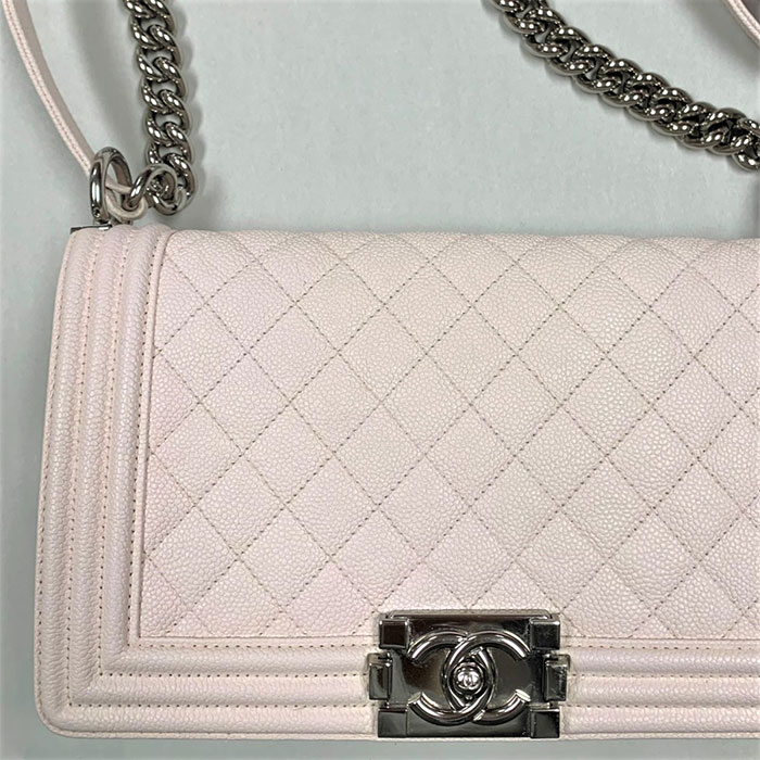 HANDBAG EXPERT REACTS TO CHANEL 22 BREAKING/CRACKING & what is the fix? # CHANEL #chanelbag 